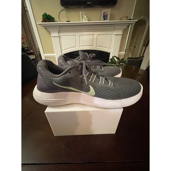 Nike Synthetic Running Shoes Rubber Mesh Gray Women's 885420-004 Size 7W - Picture 5 of 11